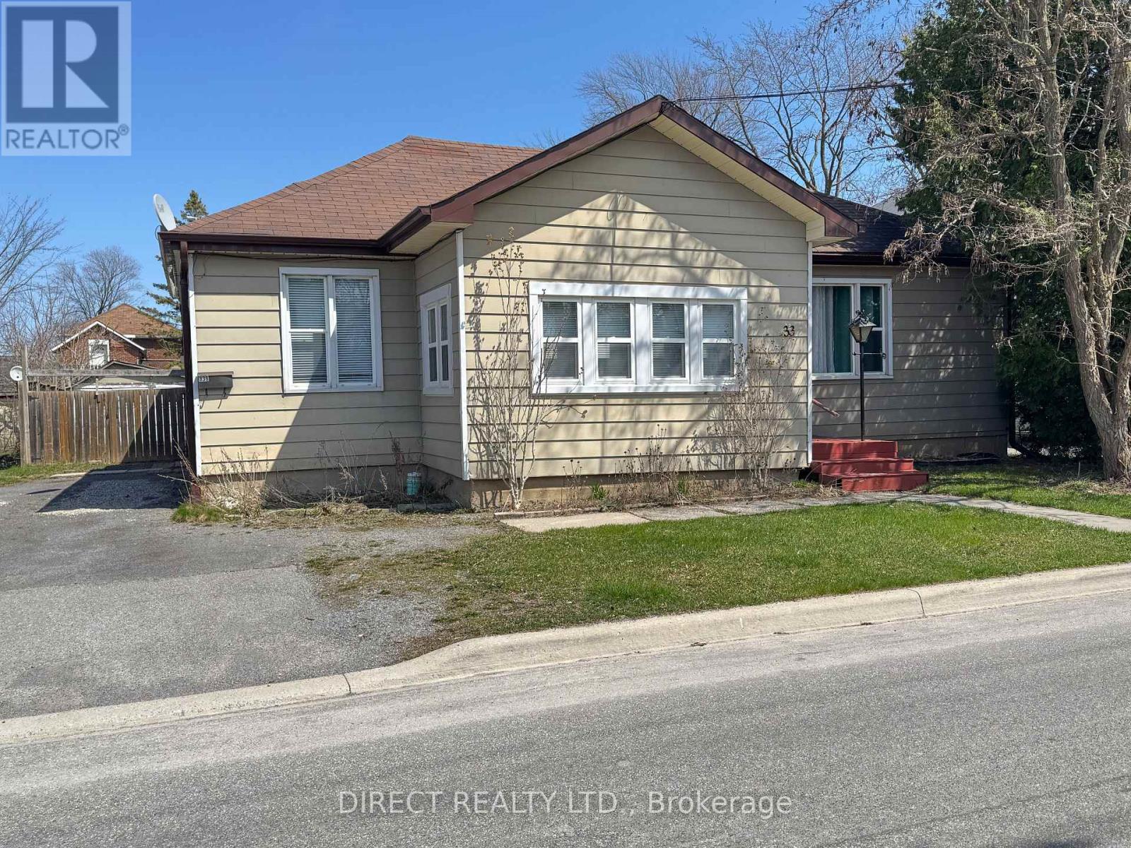 33 Sinclair Street, Belleville (Belleville Ward), Ontario  K8P 3S5 - Photo 4 - X12642996