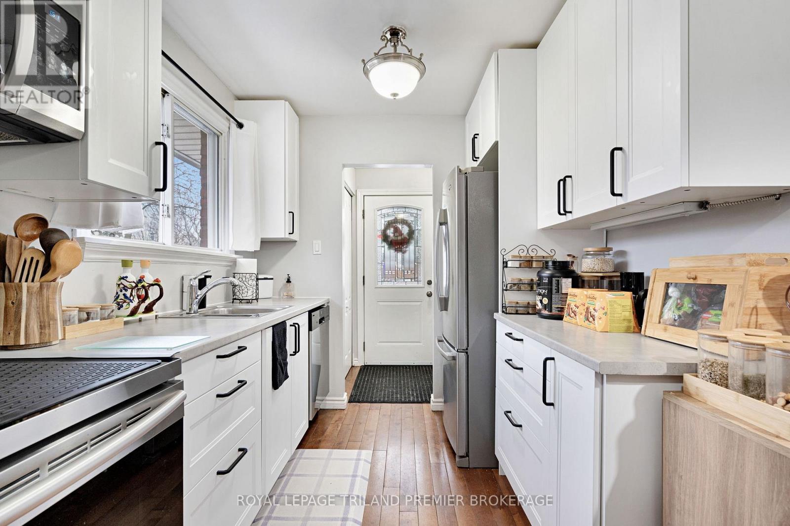 412 Ferndale Avenue, London South, Ontario  N6C 2Y8 - Photo 7 - X12642942