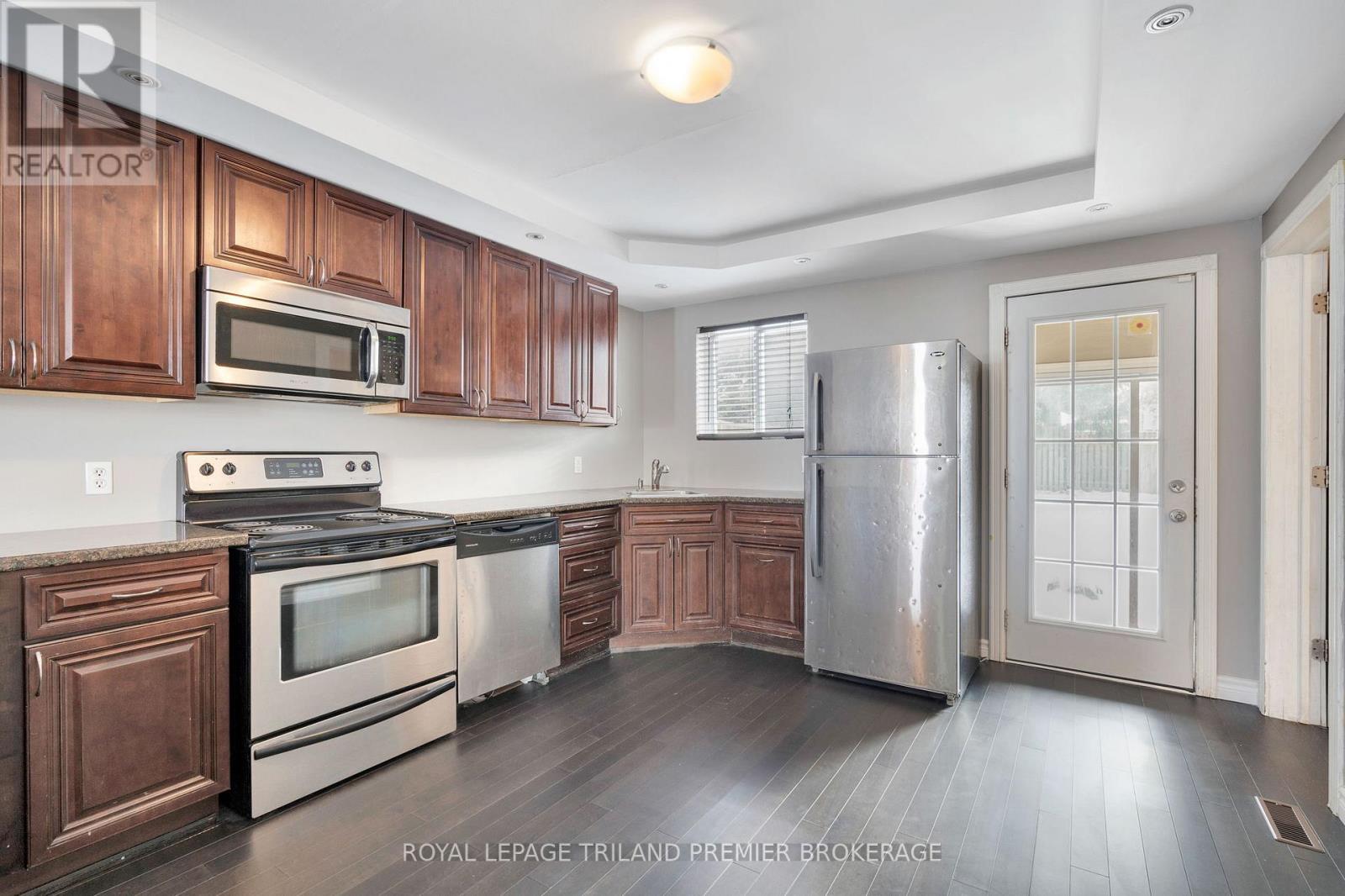 331 Thompson Road, London South, Ontario  N5Z 2Z4 - Photo 12 - X12642968