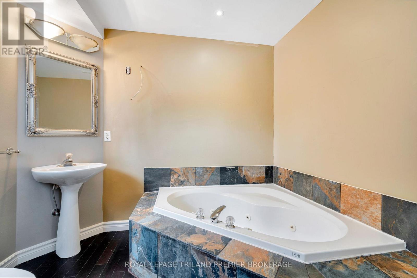 331 Thompson Road, London South, Ontario  N5Z 2Z4 - Photo 16 - X12642968