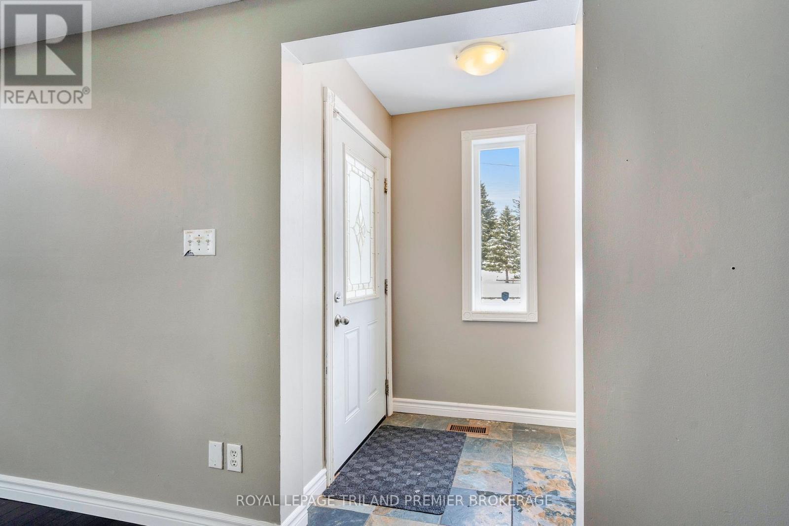 331 Thompson Road, London South, Ontario  N5Z 2Z4 - Photo 4 - X12642968