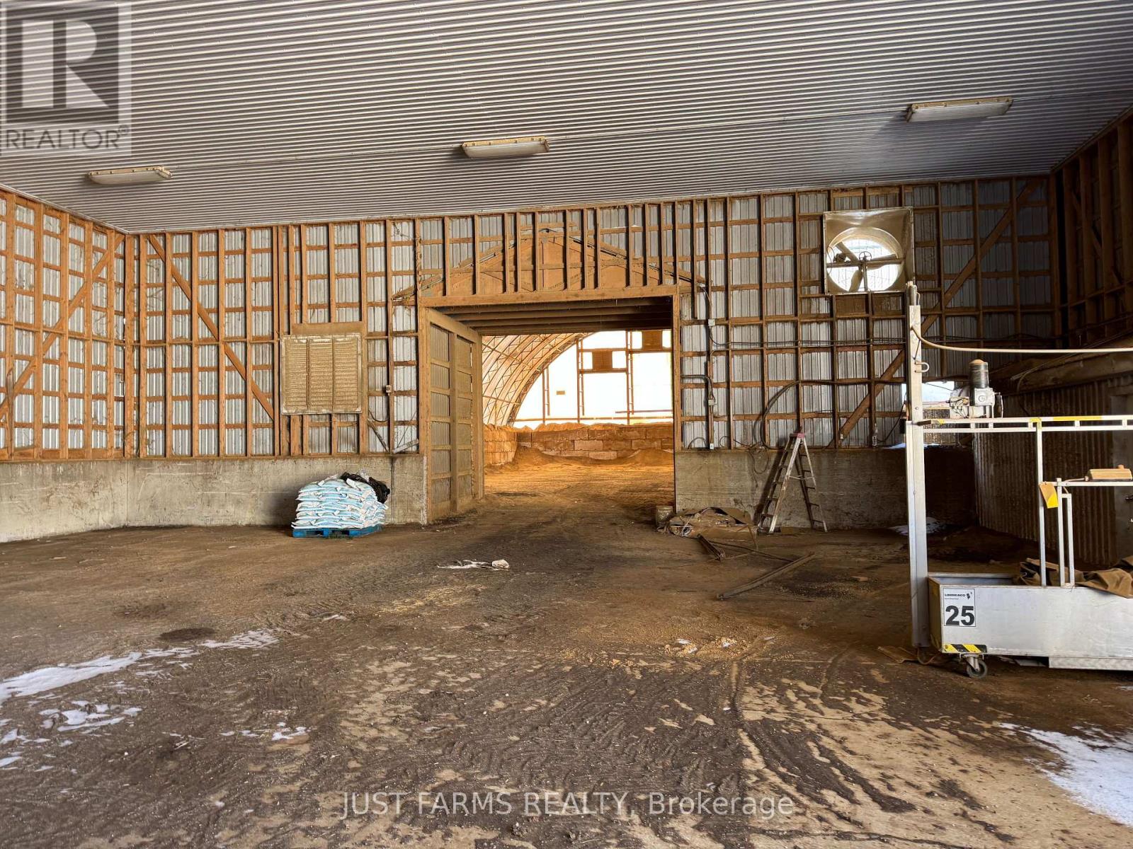 2899 Cromarty Drive, Thames Centre (Putnam), Ontario  N0L 2B0 - Photo 28 - X12642998