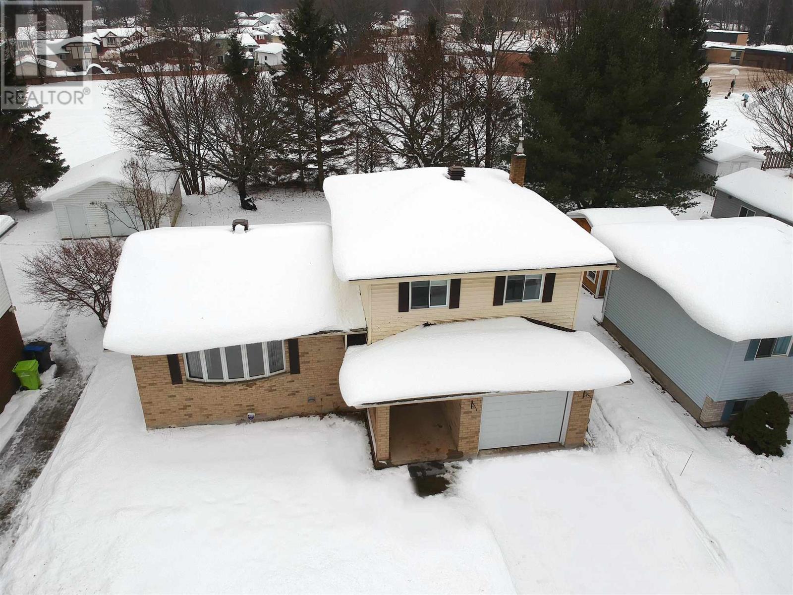 187 Parkland Cres, Sault Ste. Marie, Ontario  P6A 6M4 - Photo 2 - SM253505