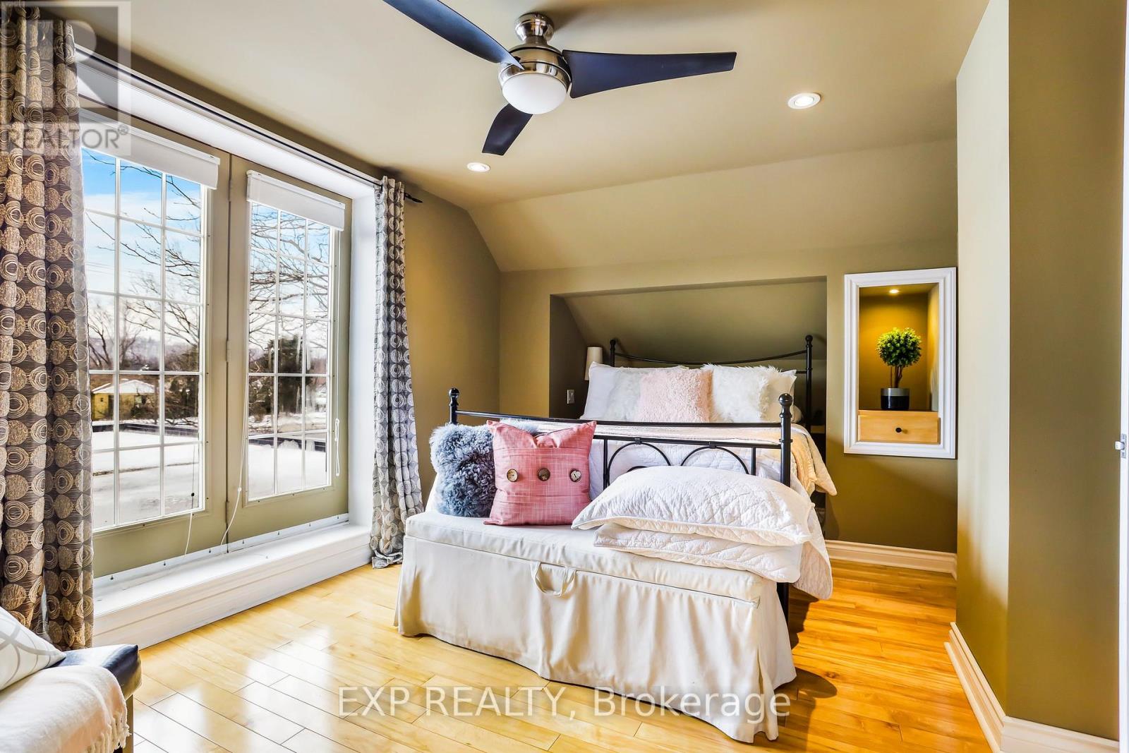 231 #8 Highway, Hamilton, Ontario  L8G 1E2 - Photo 4 - X12642866