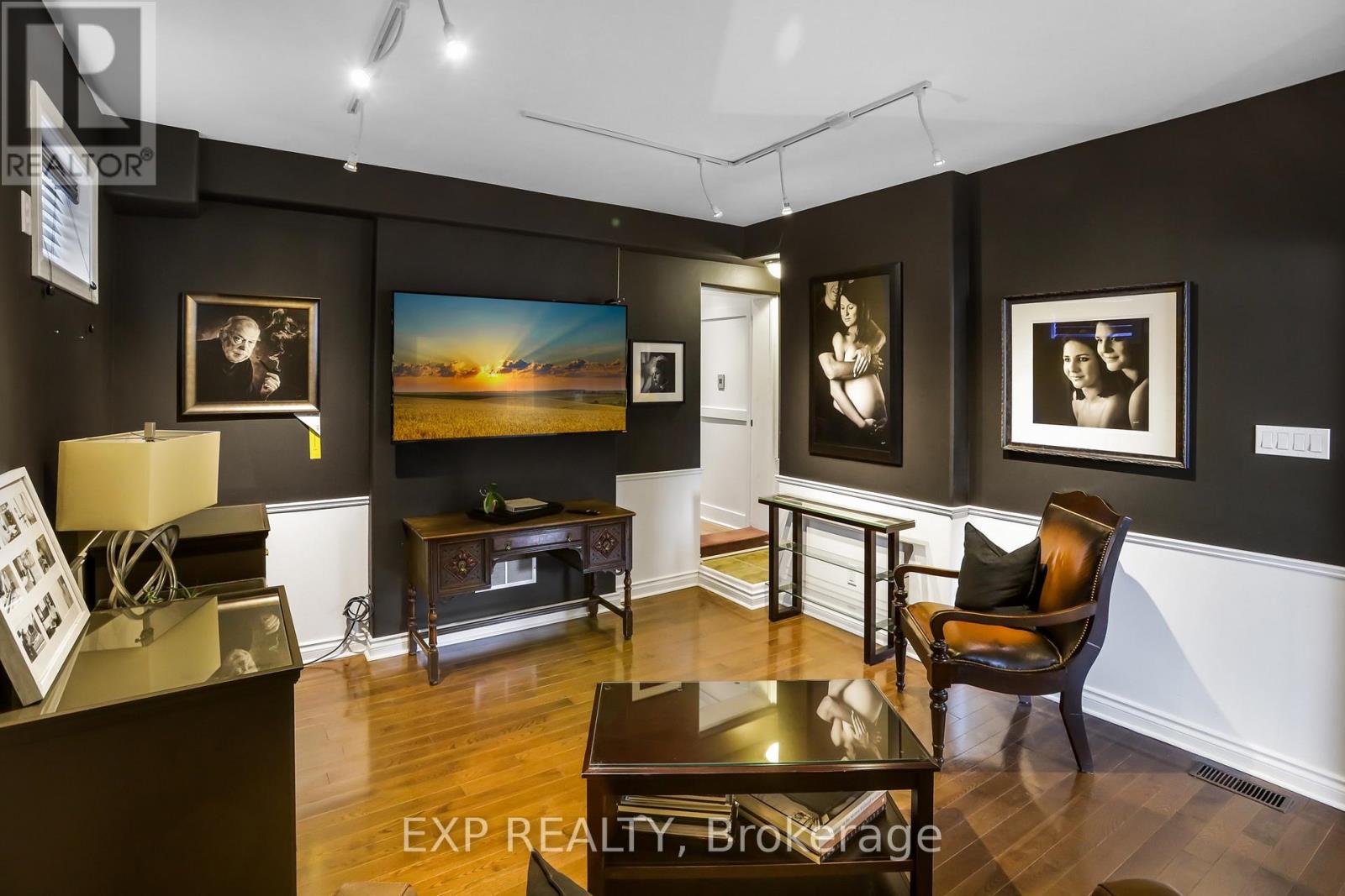 231 #8 Highway, Hamilton, Ontario  L8G 1E2 - Photo 4 - X12642898