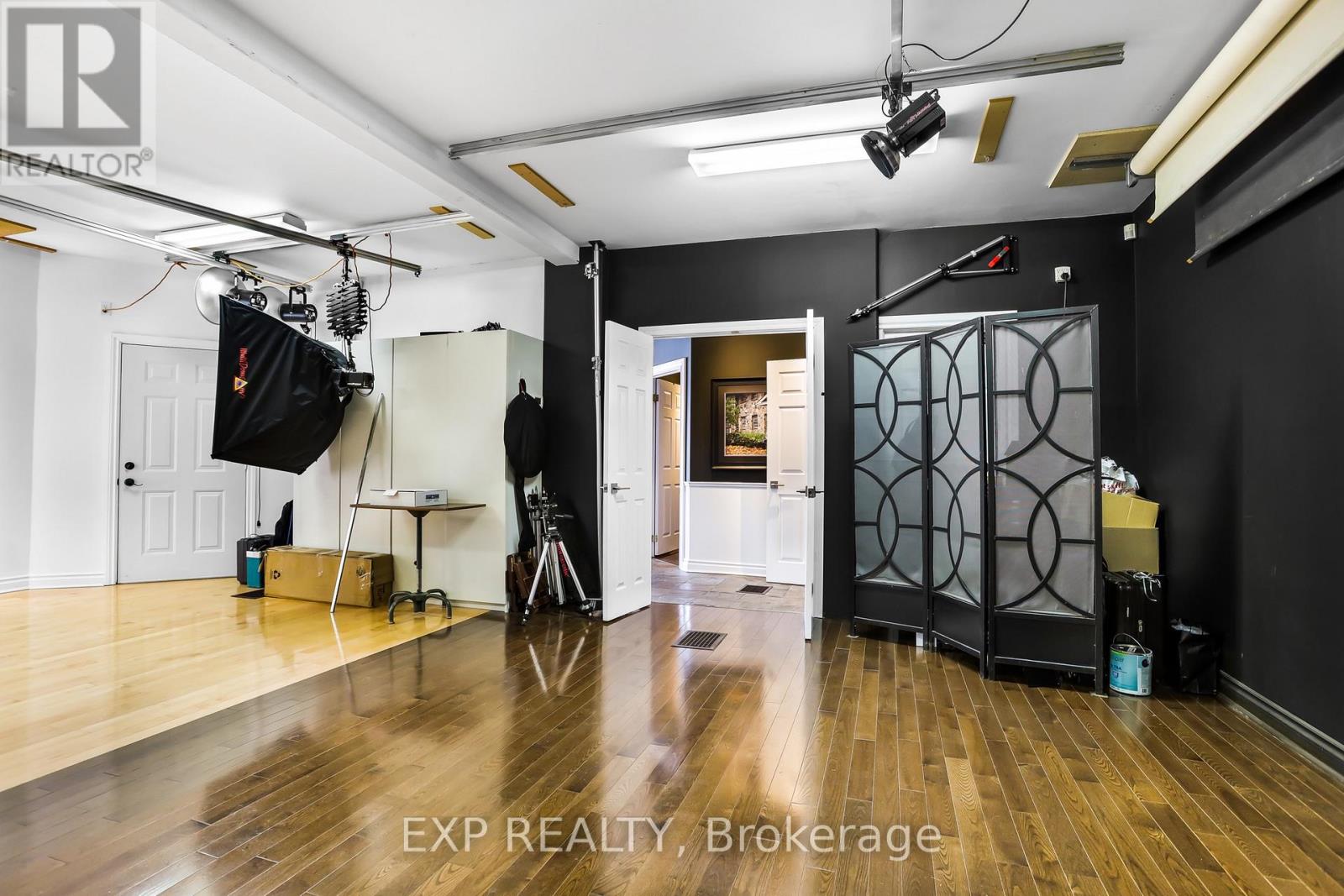 231 #8 Highway, Hamilton, Ontario  L8G 1E2 - Photo 7 - X12642898