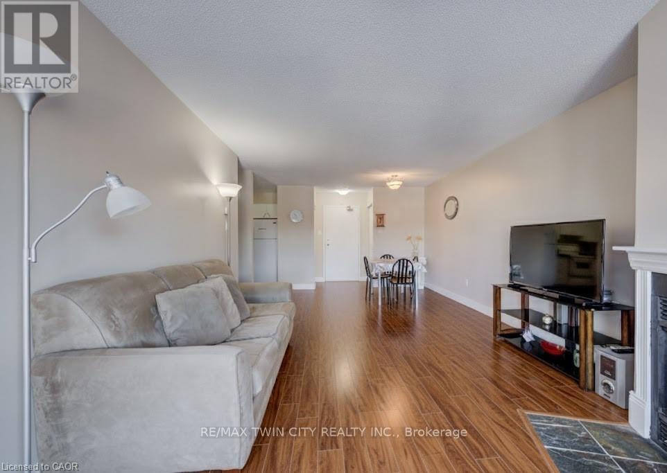 318 - 15 Hofstetter Avenue, Kitchener, Ontario  N2A 3Z7 - Photo 11 - X12634430