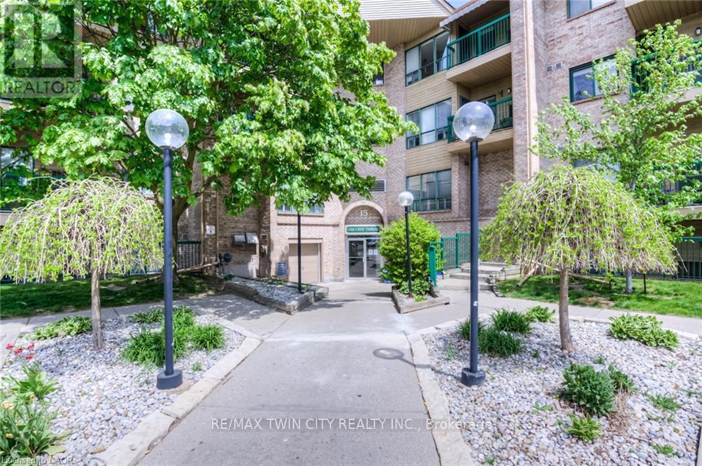 318 - 15 Hofstetter Avenue, Kitchener, Ontario  N2A 3Z7 - Photo 4 - X12634430