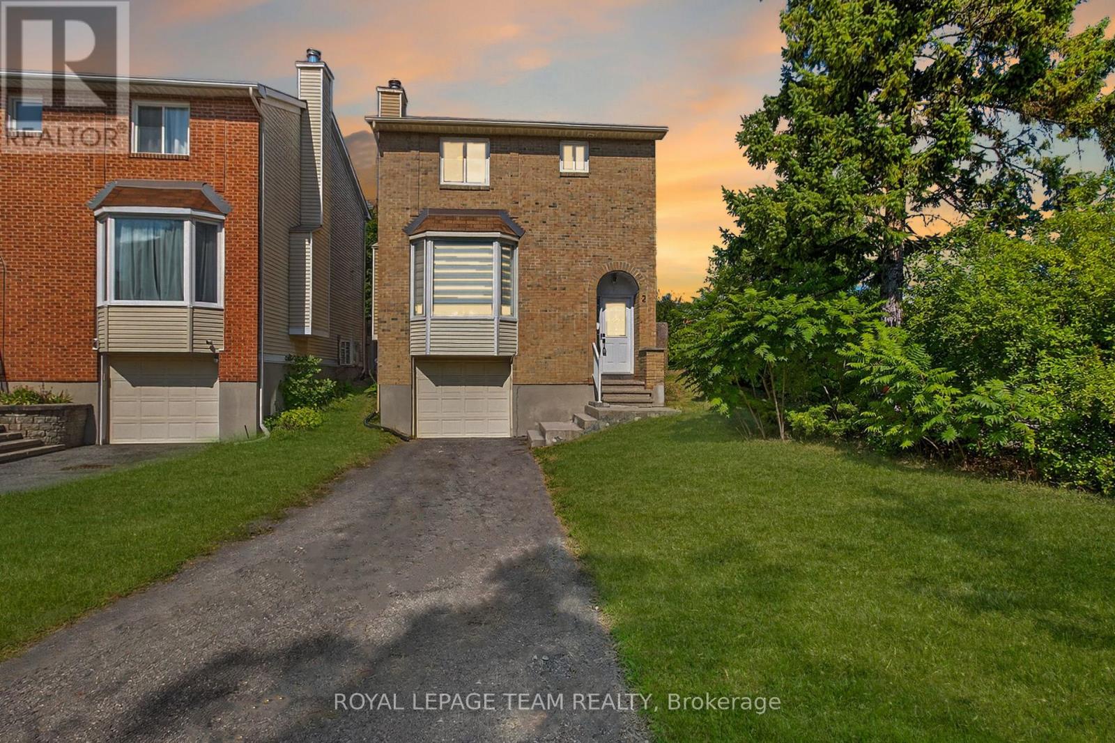 2 Brookhaven Court, Ottawa, Ontario  K2H 9E3 - Photo 2 - X12643008