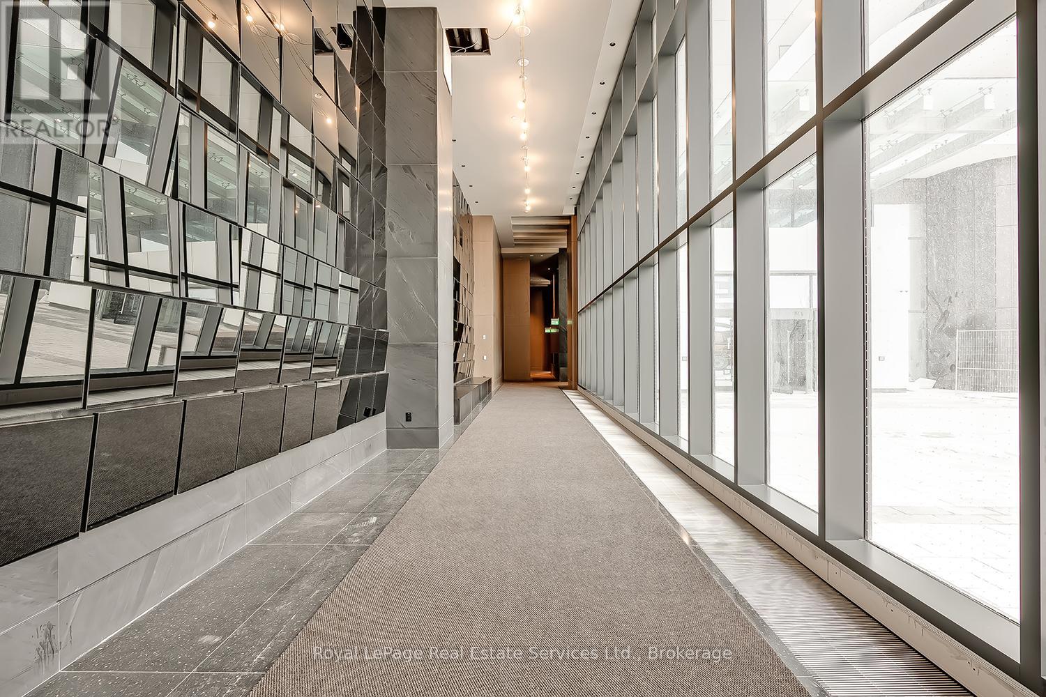 4303 - 8 Interchange Way, Vaughan, Ontario  L4K 5Z7 - Photo 4 - N12643070