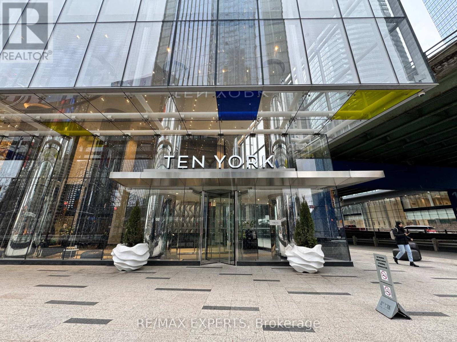 1106 - 10 York Street, Toronto, Ontario  M5J 2Z2 - Photo 2 - C12641528