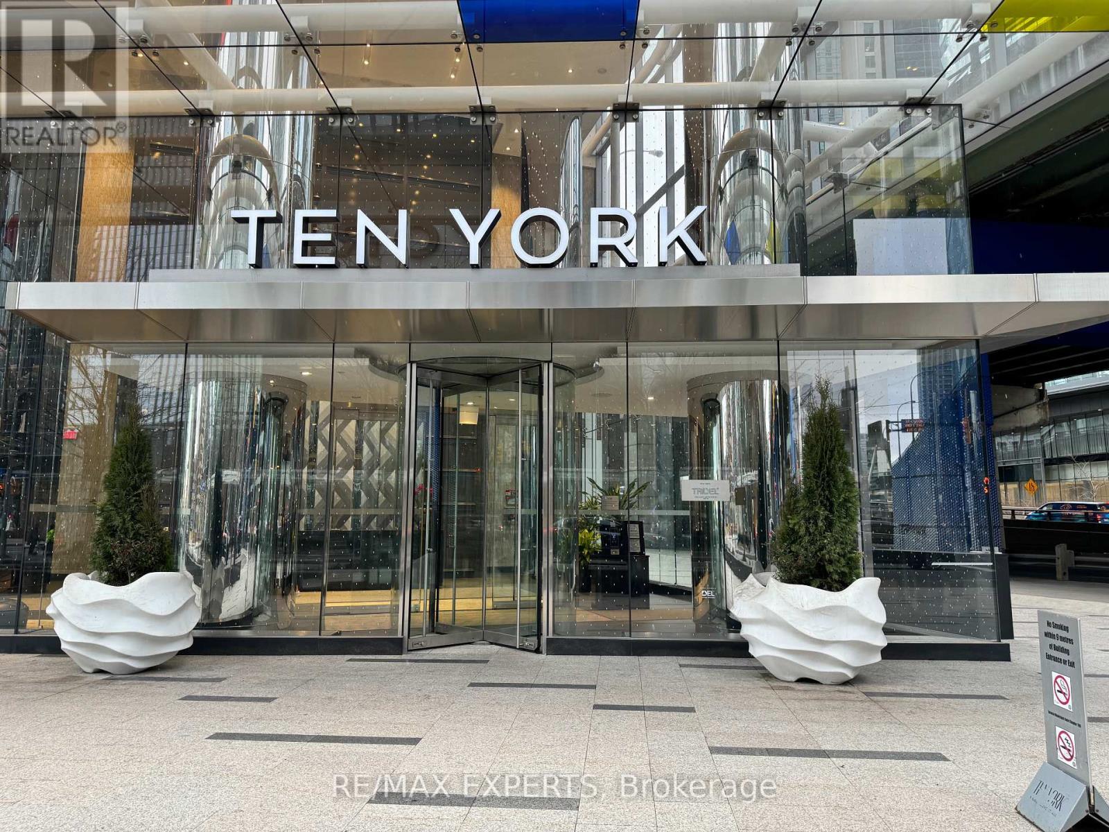 1106 - 10 York Street, Toronto, Ontario  M5J 2Z2 - Photo 3 - C12641528