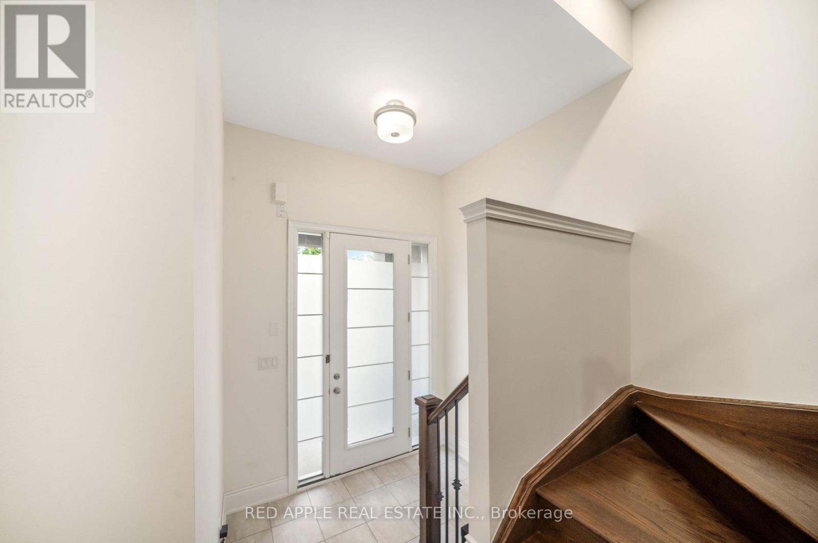 9392 Bayview Avenue, Richmond Hill, Ontario  L4C 4Z2 - Photo 2 - N12478883