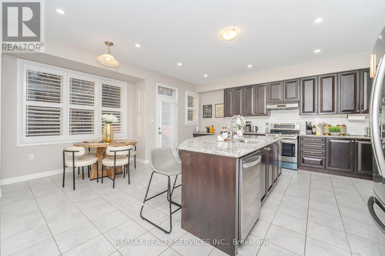 94 Newhouse Boulevard, Caledon, Ontario  L7C 4E4 - Photo 13 - W12524986