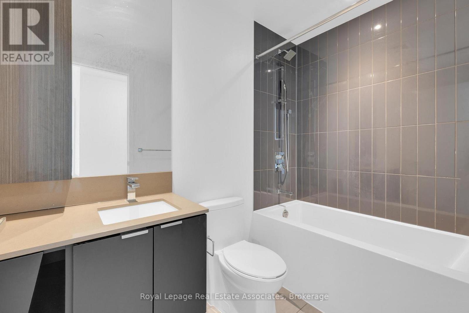 1909 - 3883 Quartz Road, Mississauga, Ontario  L5B 0M4 - Photo 4 - W12486108