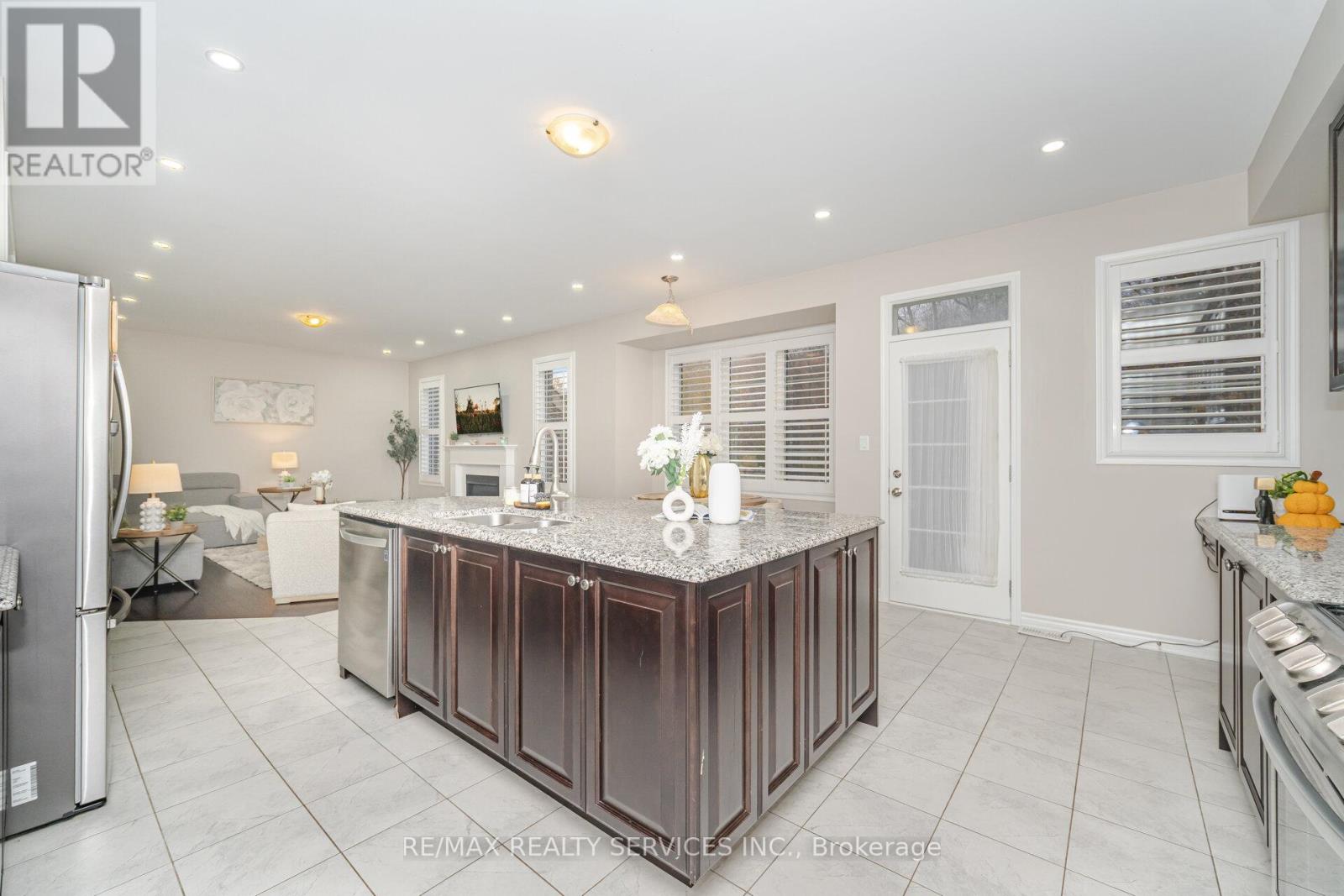 94 Newhouse Boulevard, Caledon, Ontario  L7C 4E4 - Photo 17 - W12524986