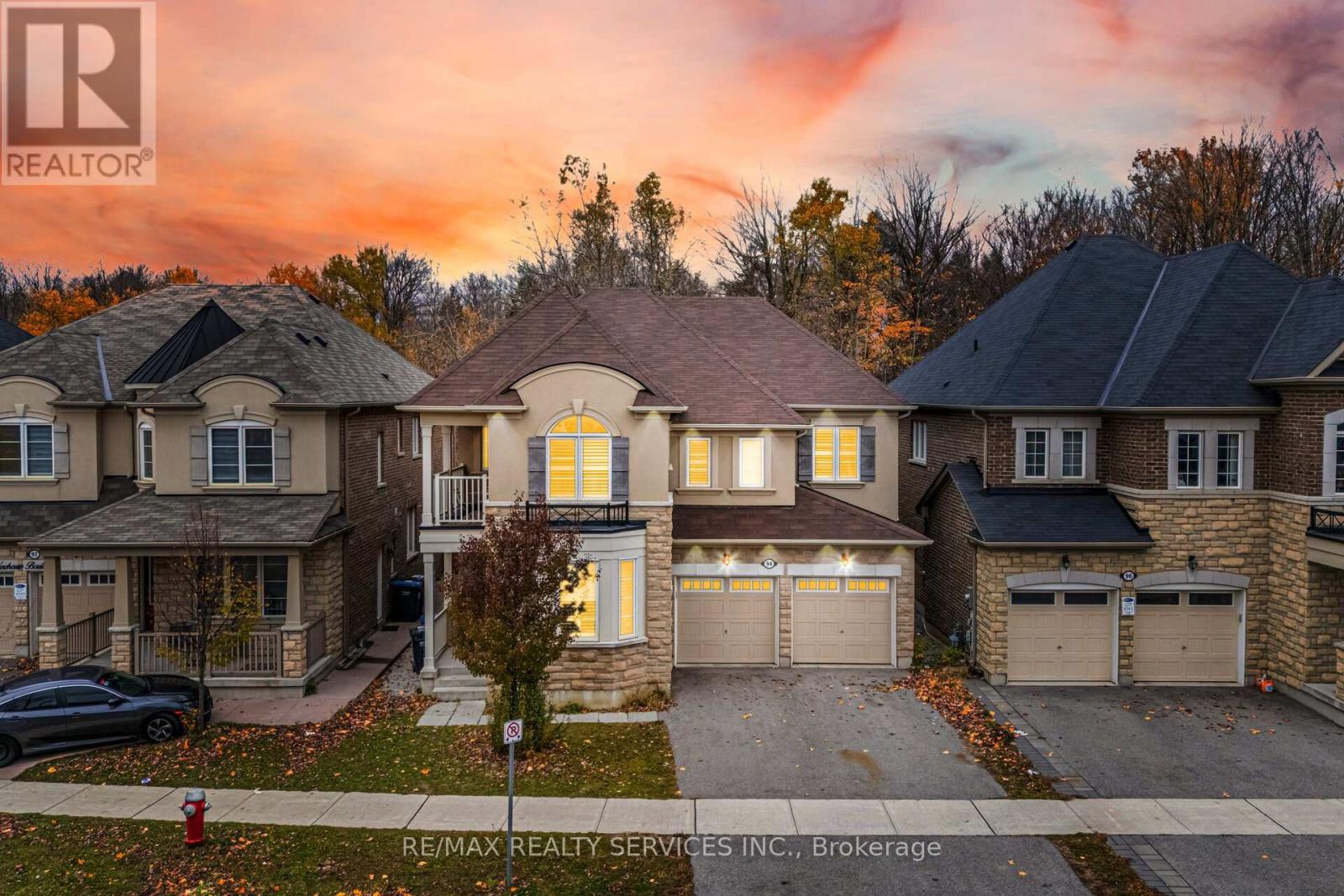 94 Newhouse Boulevard, Caledon, Ontario  L7C 4E4 - Photo 3 - W12524986