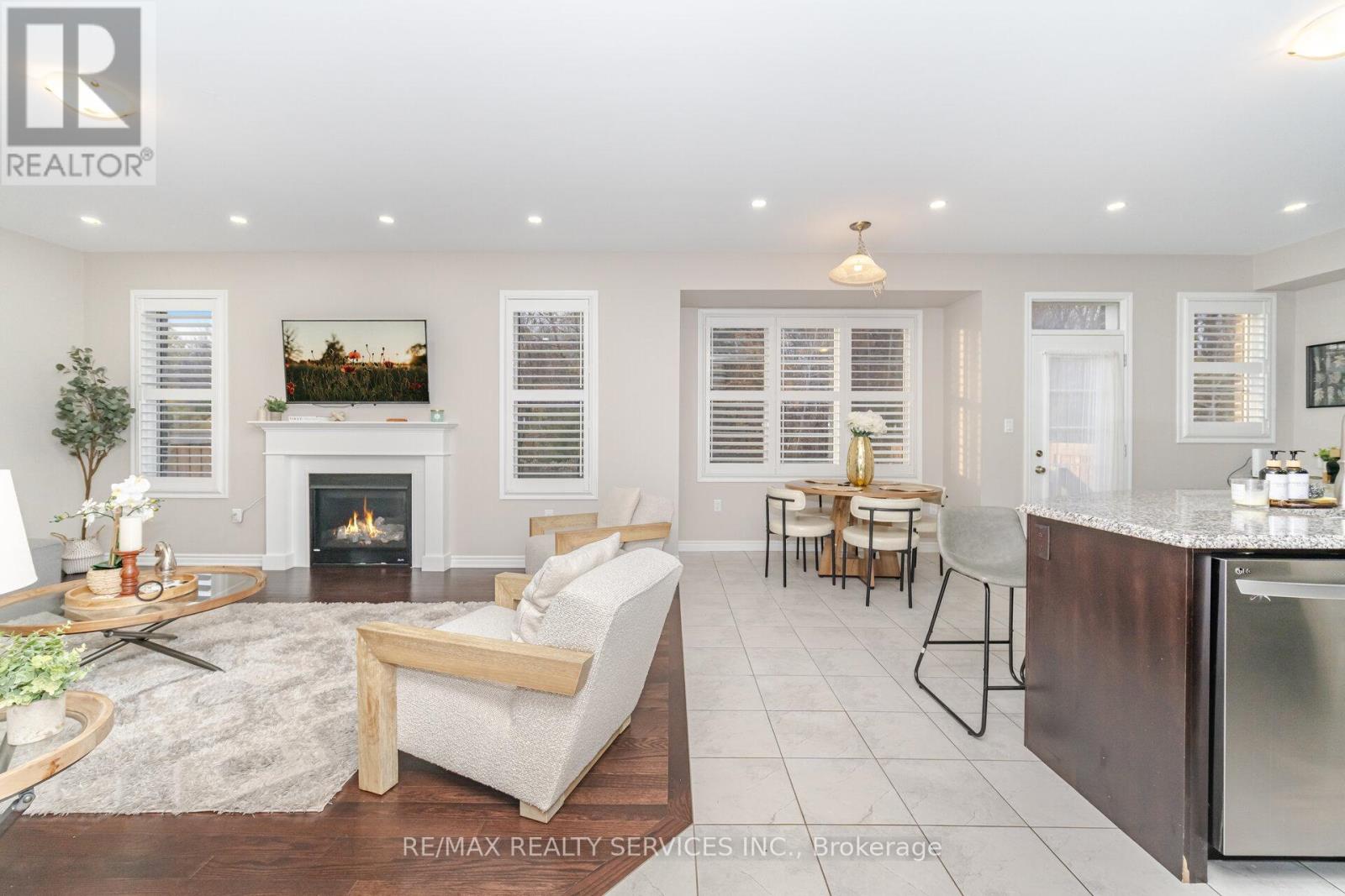 94 Newhouse Boulevard, Caledon, Ontario  L7C 4E4 - Photo 12 - W12524986