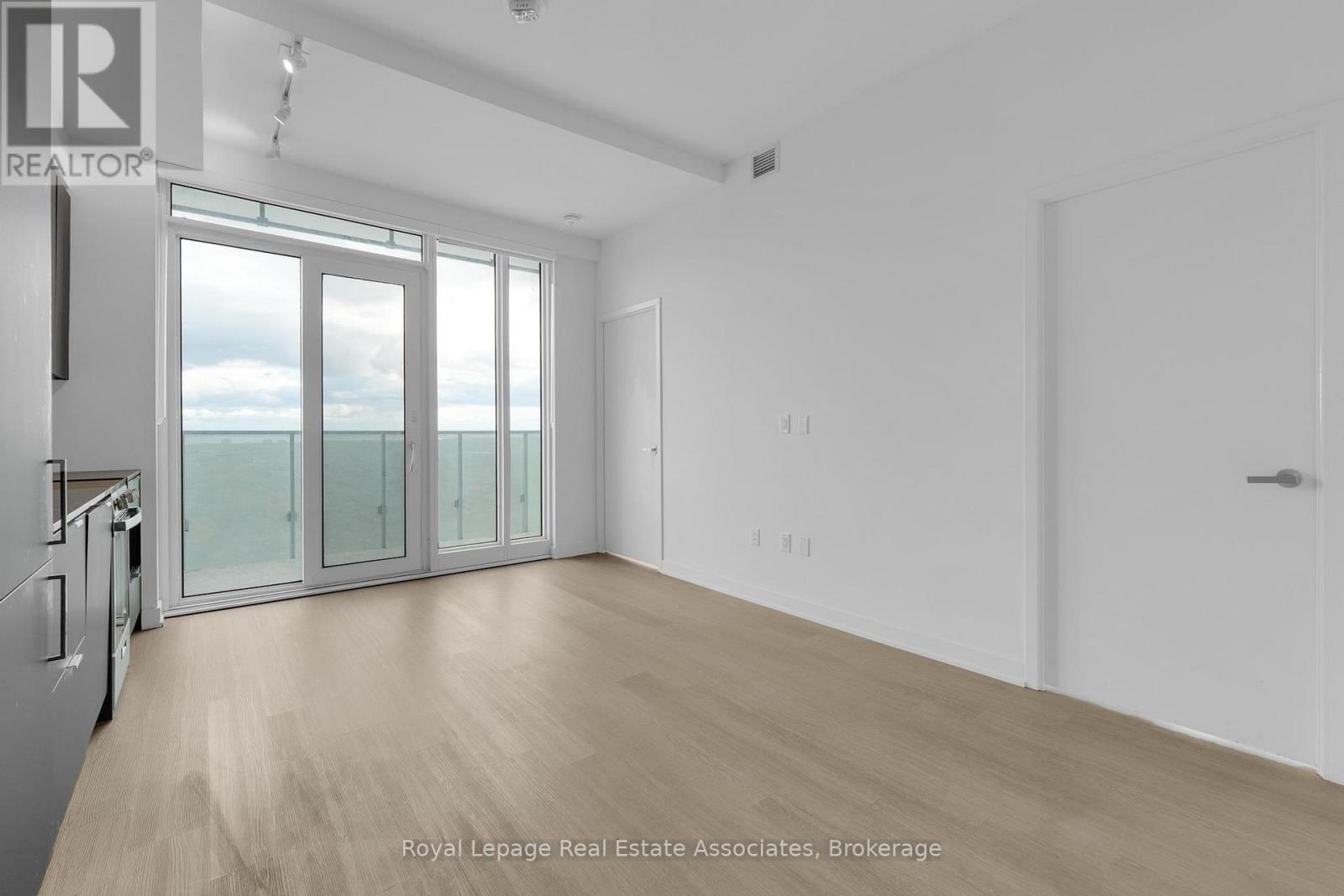 1909 - 3883 Quartz Road, Mississauga, Ontario  L5B 0M4 - Photo 5 - W12486108