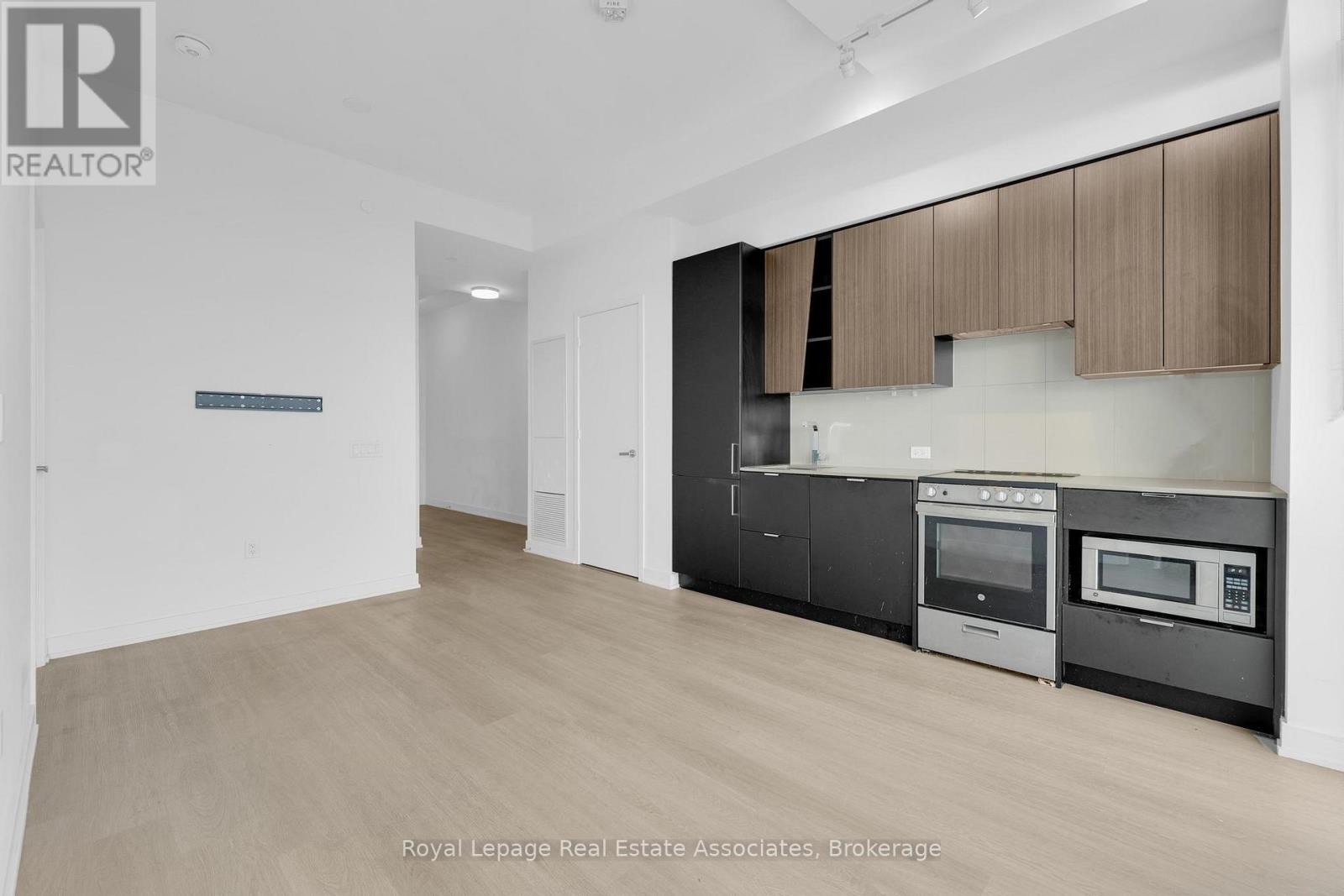 1909 - 3883 Quartz Road, Mississauga, Ontario  L5B 0M4 - Photo 9 - W12486108