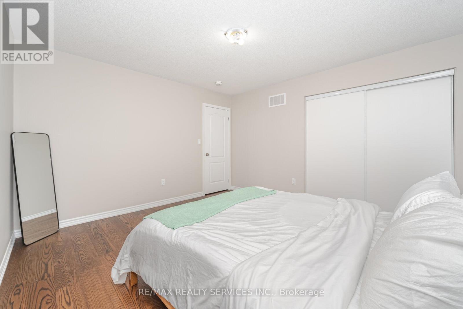 94 Newhouse Boulevard, Caledon, Ontario  L7C 4E4 - Photo 34 - W12524986