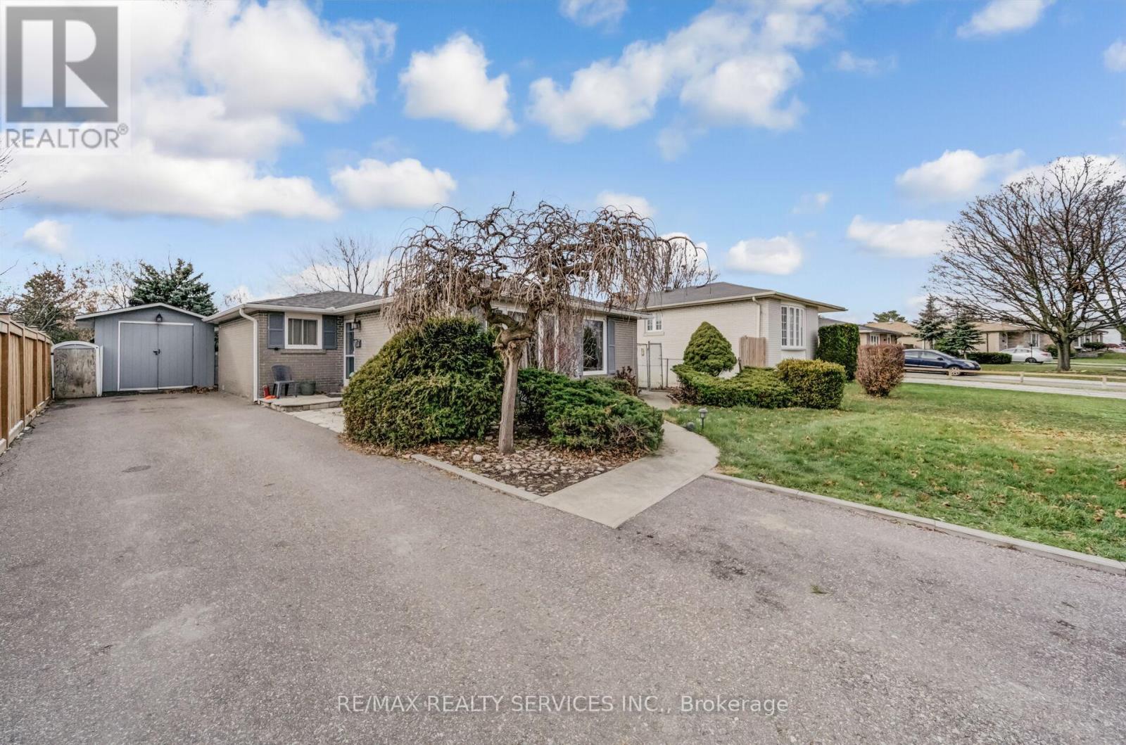 39 Flavian Crescent, Brampton, Ontario  L6T 3P2 - Photo 6 - W12589758