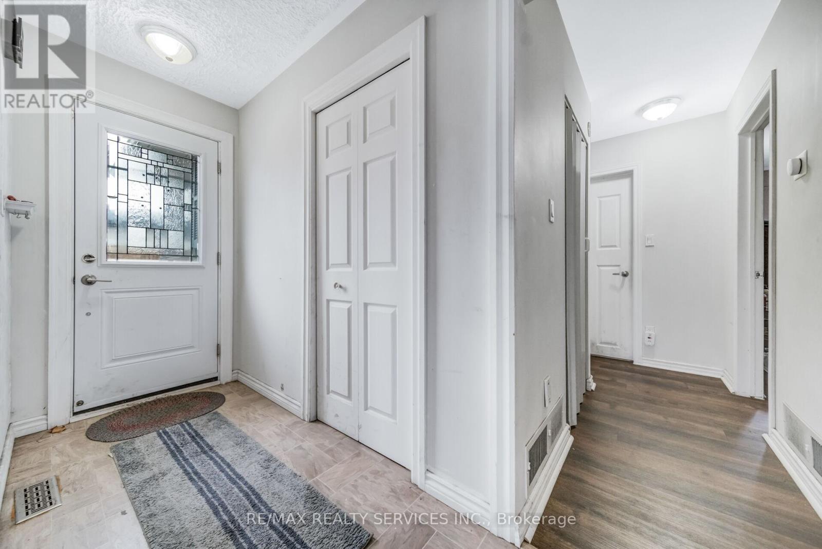 39 Flavian Crescent, Brampton, Ontario  L6T 3P2 - Photo 14 - W12589758