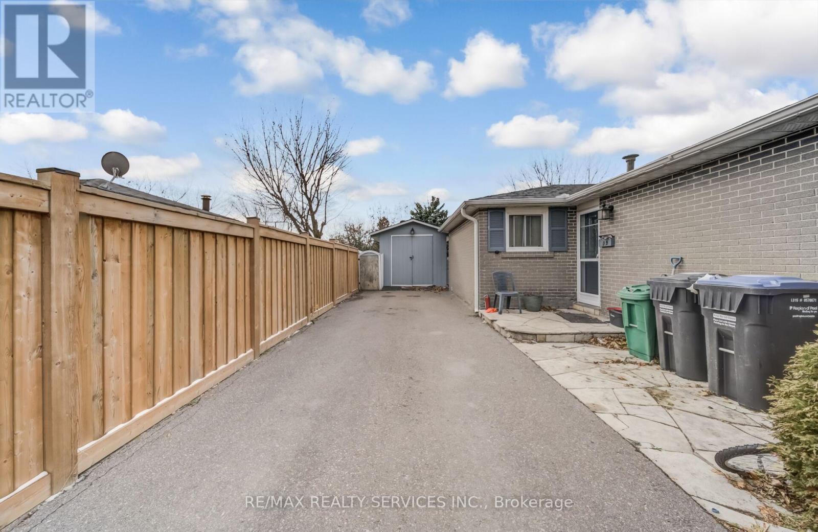 39 Flavian Crescent, Brampton, Ontario  L6T 3P2 - Photo 7 - W12589758