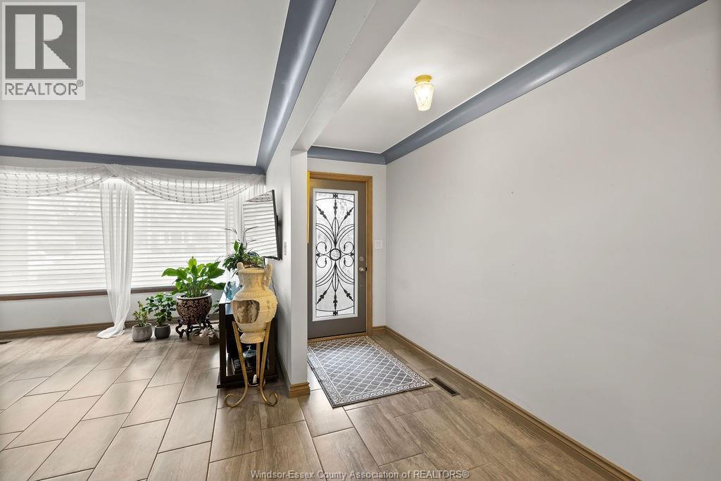 1670 Campbell Avenue, Windsor, Ontario  N9B 2K6 - Photo 4 - 25031884