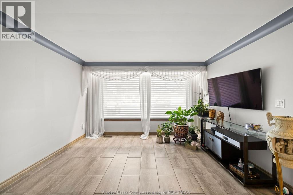 1670 Campbell Avenue, Windsor, Ontario  N9B 2K6 - Photo 6 - 25031884