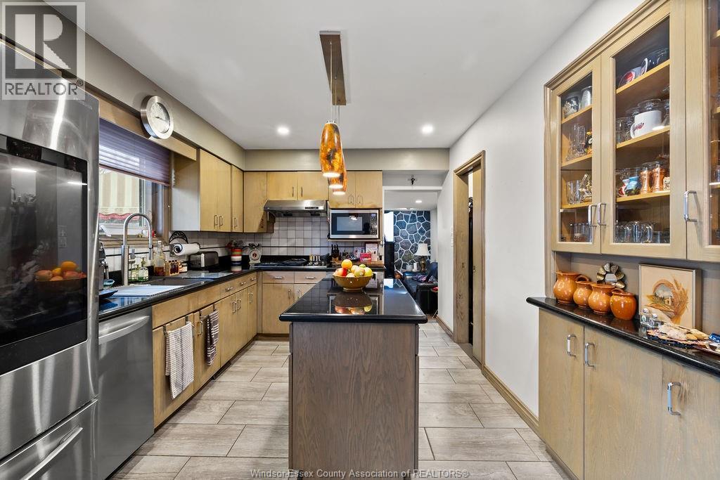 1670 Campbell Avenue, Windsor, Ontario  N9B 2K6 - Photo 9 - 25031884