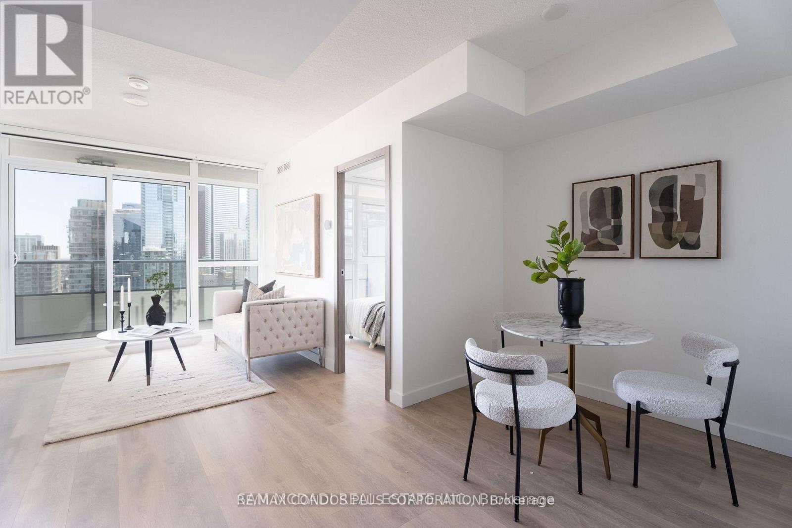 4002 - 38 Widmer Street, Toronto, Ontario  M5V 2E9 - Photo 2 - C12643062