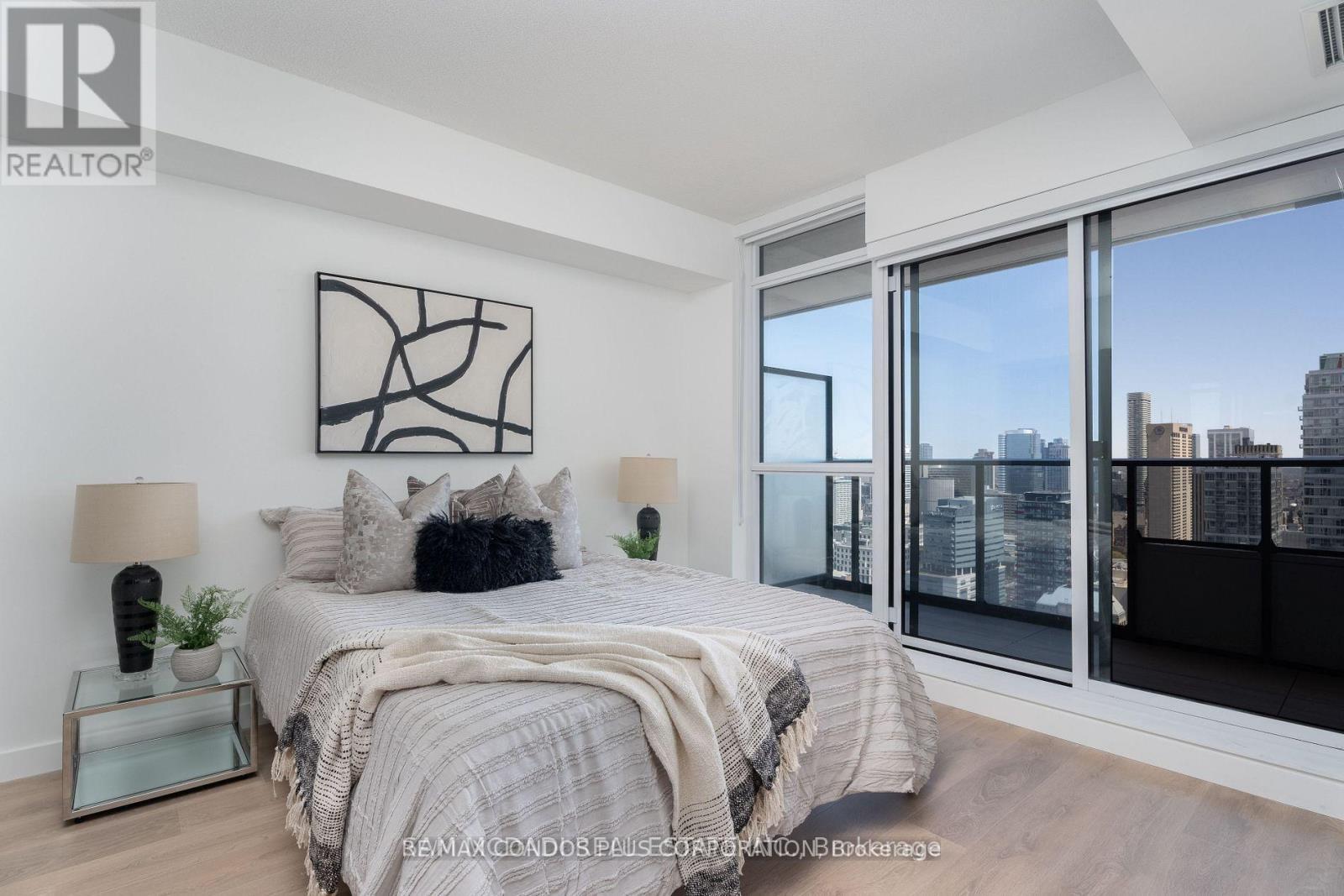 4002 - 38 Widmer Street, Toronto, Ontario  M5V 2E9 - Photo 4 - C12643062