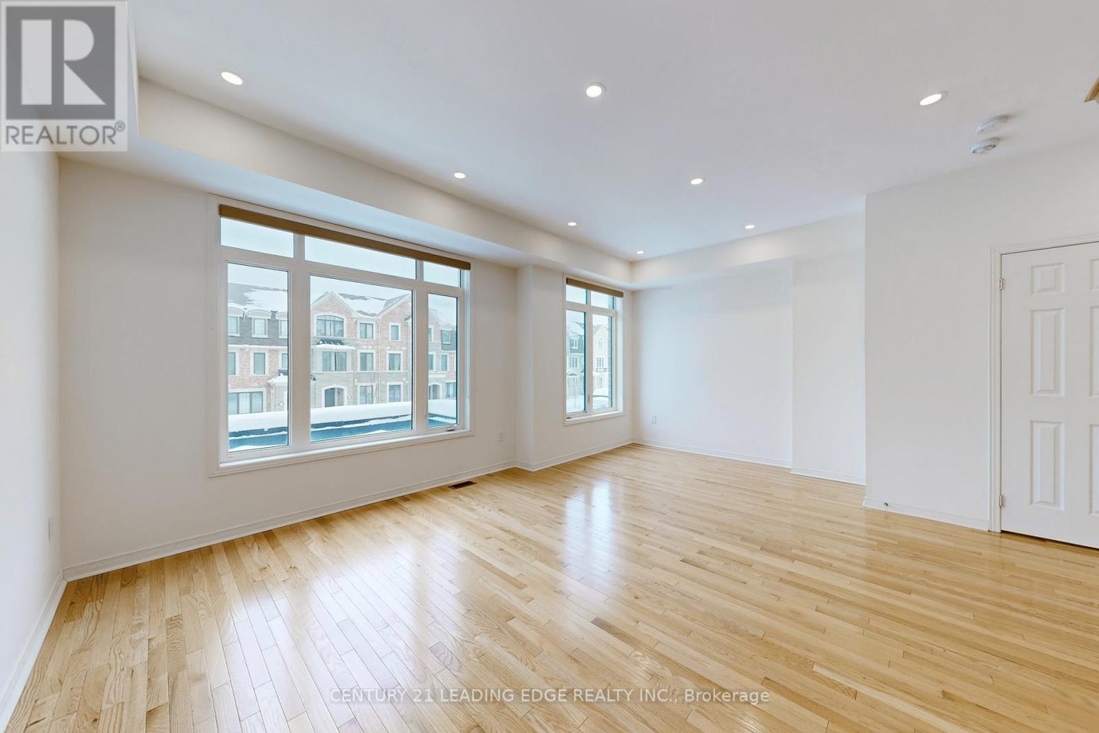 91 William F. Bell Parkway, Richmond Hill, Ontario  L4S 0K4 - Photo 4 - N12641836