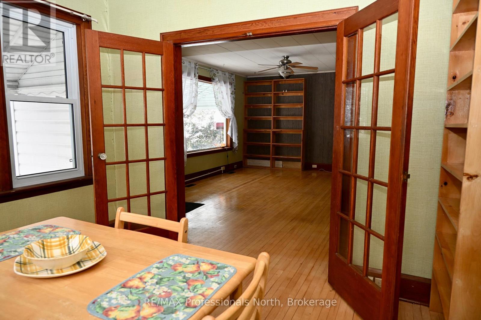 330 John Street S, Gravenhurst, Ontario  P1P 1J1 - Photo 11 - X12593744