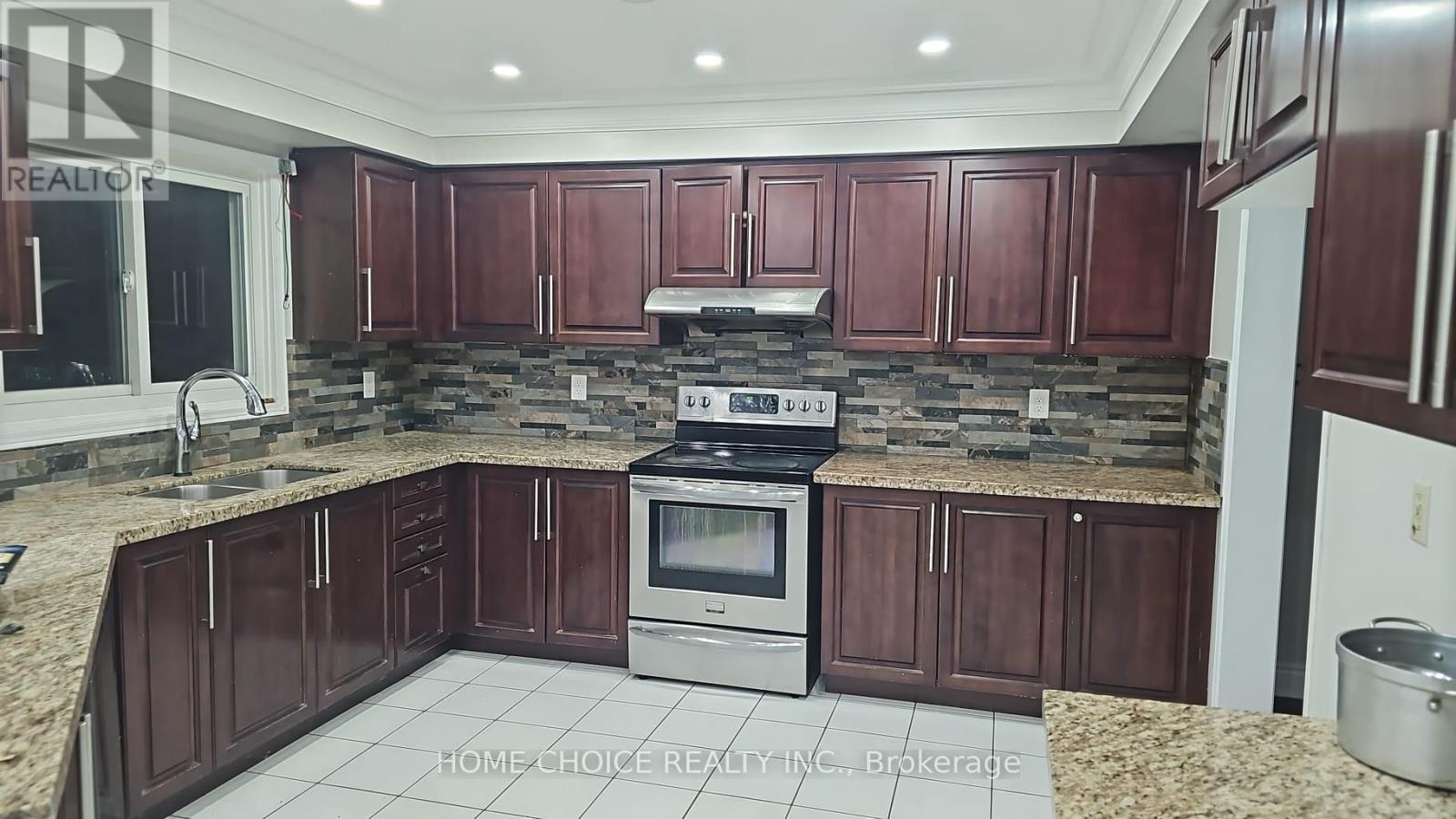 45 Livingston Drive W, Caledon, Ontario  L7C 1A1 - Photo 13 - W12640038