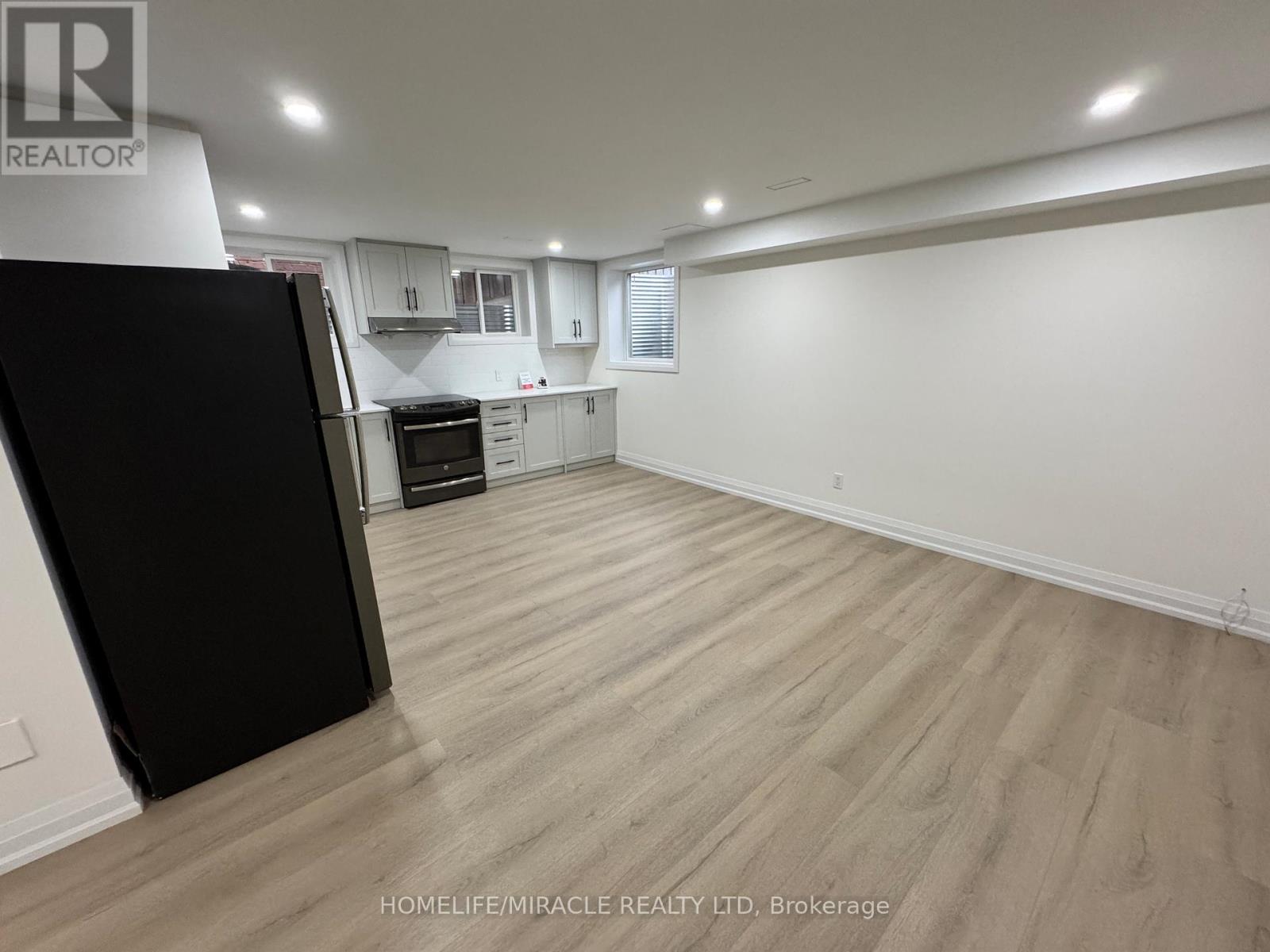 79 Cedarholme Avenue, Caledon, Ontario  L7C 3T2 - Photo 11 - W12642452