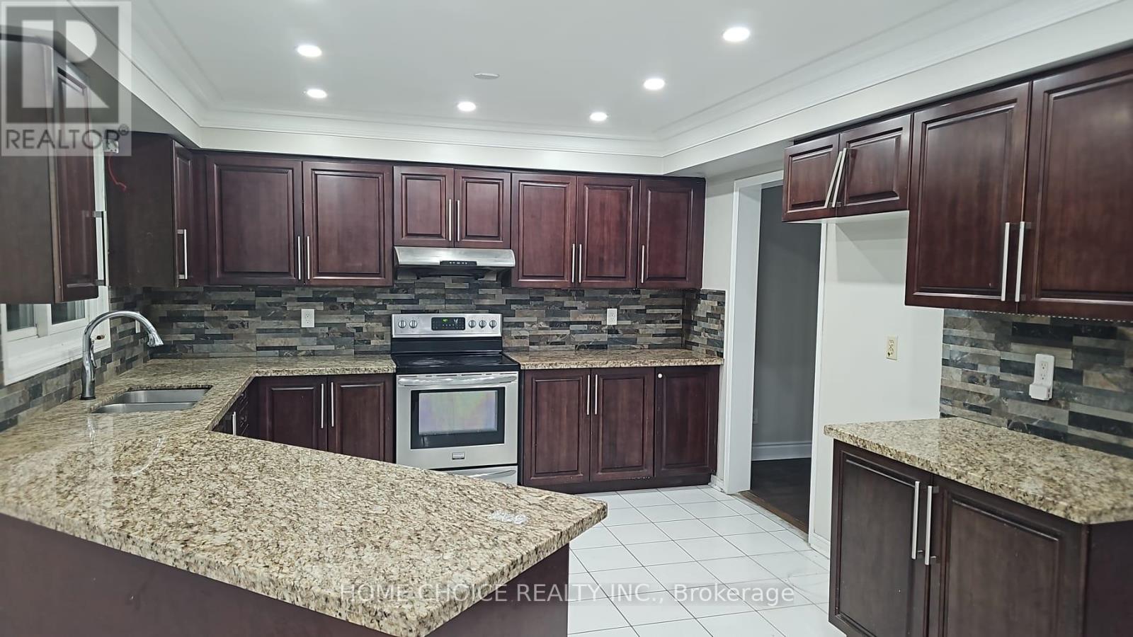 45 Livingston Drive W, Caledon, Ontario  L7C 1A1 - Photo 15 - W12640038