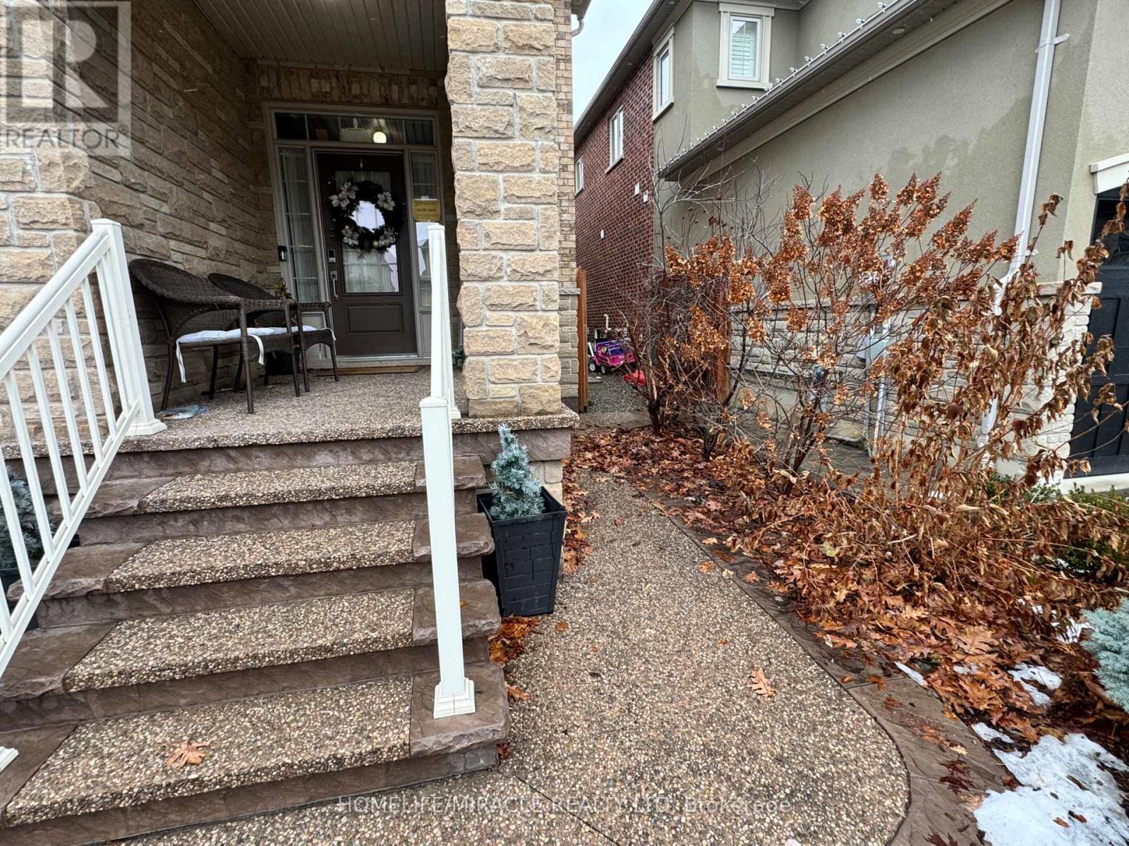 79 Cedarholme Avenue, Caledon, Ontario  L7C 3T2 - Photo 2 - W12642452