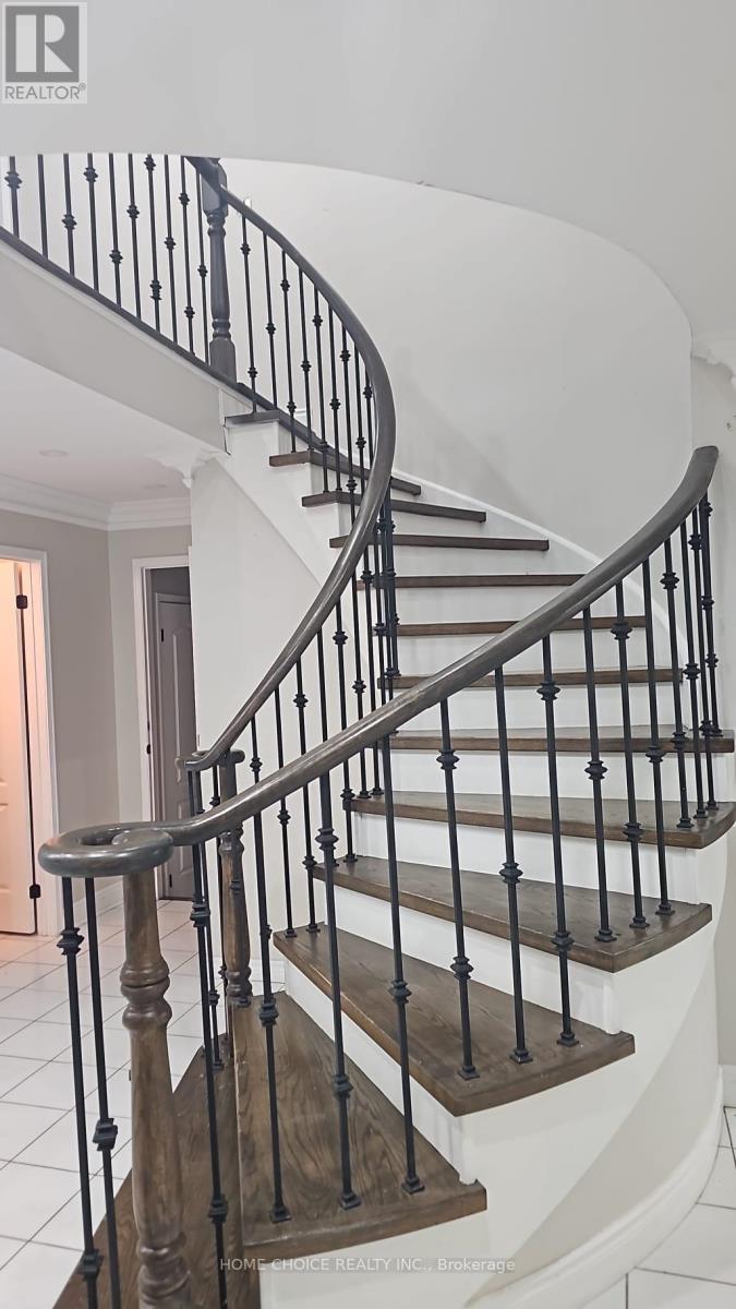 45 Livingston Drive W, Caledon, Ontario  L7C 1A1 - Photo 6 - W12640038