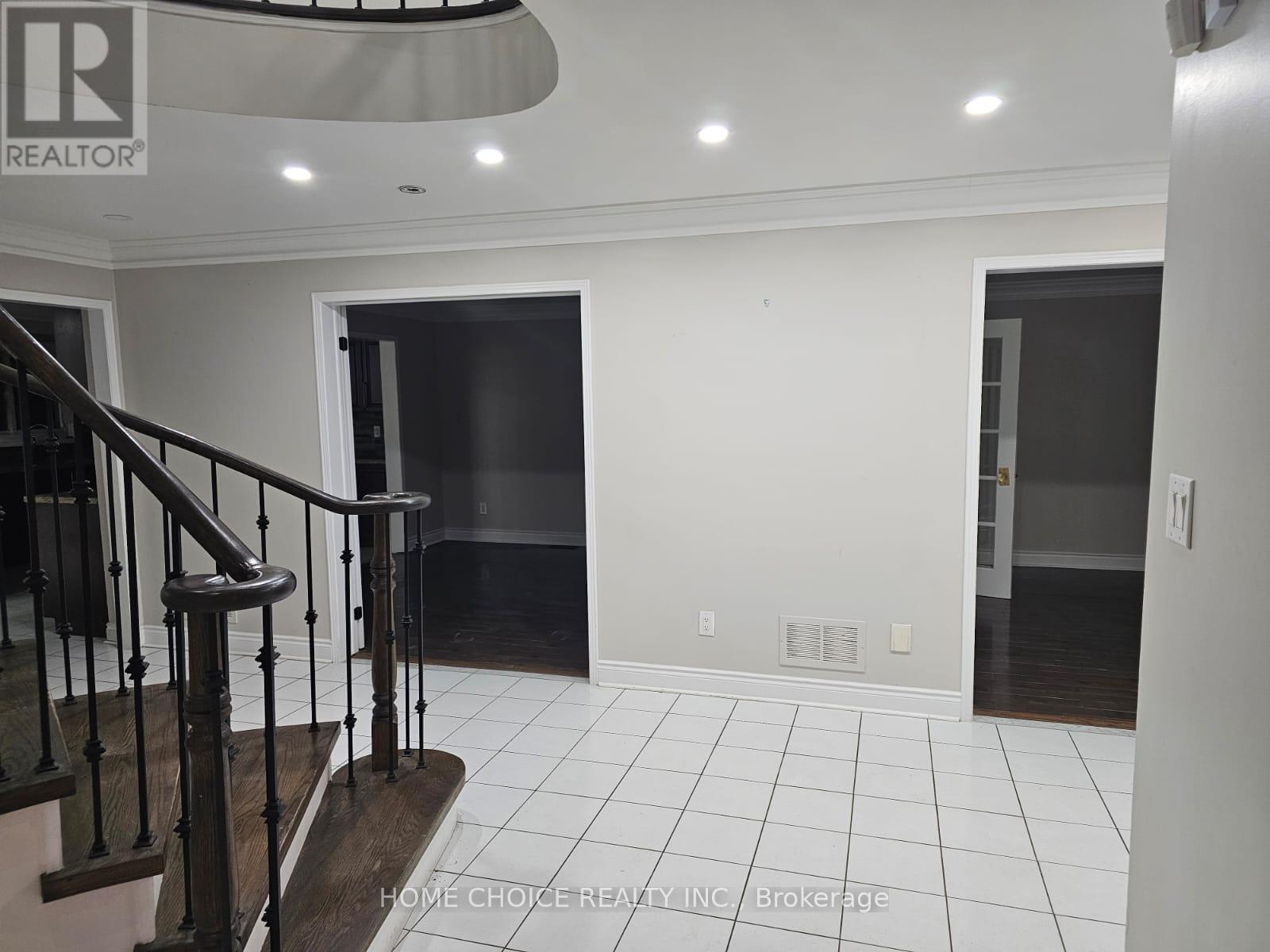 45 Livingston Drive W, Caledon, Ontario  L7C 1A1 - Photo 3 - W12640038