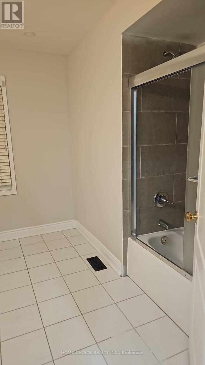 45 Livingston Drive W, Caledon, Ontario  L7C 1A1 - Photo 25 - W12640038