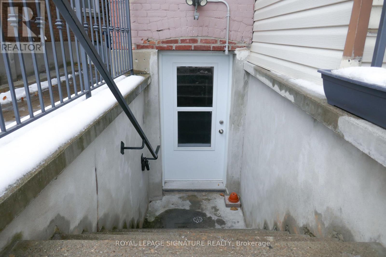 Lower - 47 Boon Avenue, Toronto, Ontario  M6E 3Z2 - Photo 9 - W12642966