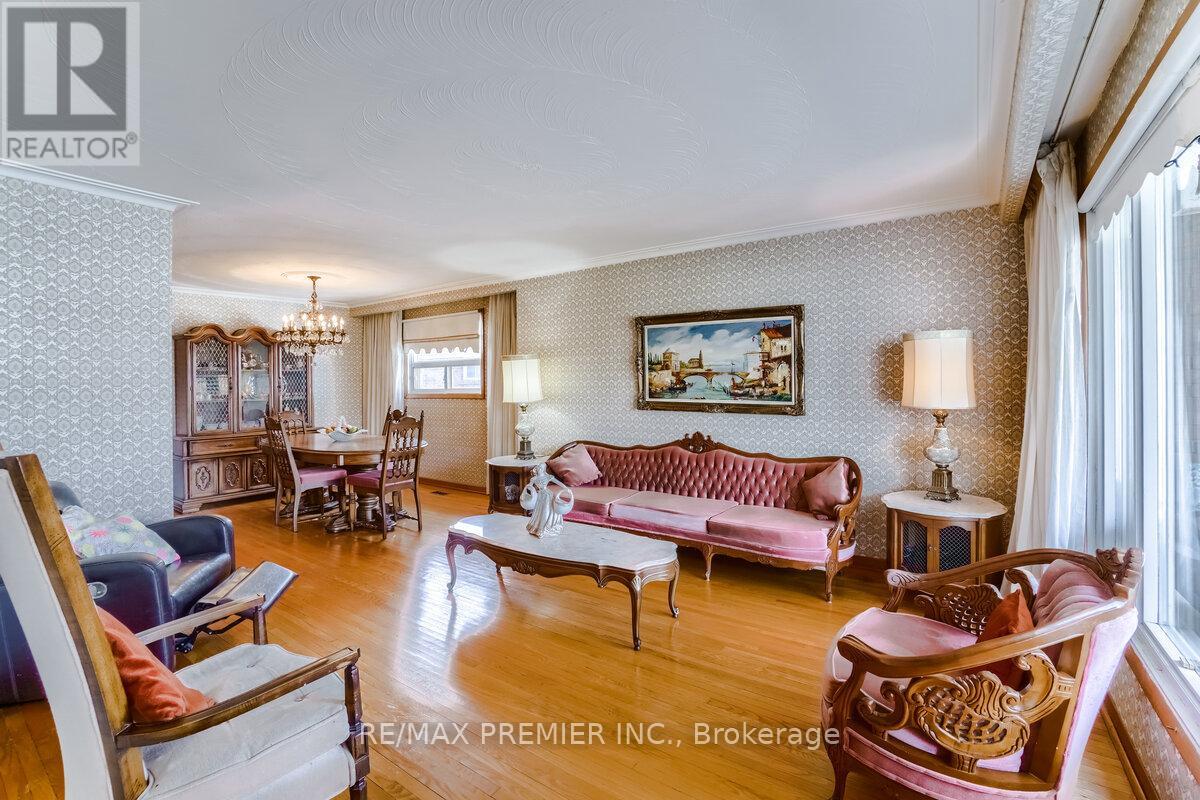 25 Bentworth Avenue, Toronto, Ontario  M6A 1P1 - Photo 13 - W12642976