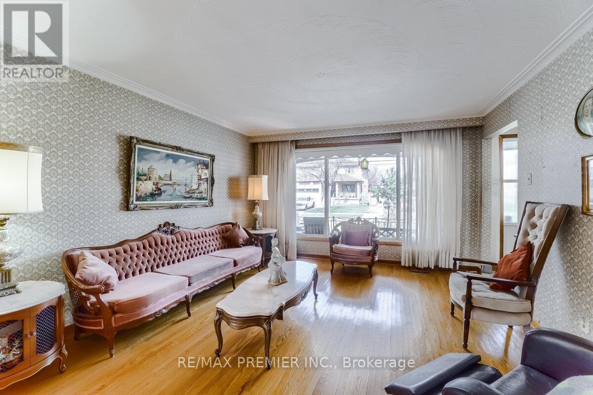 25 Bentworth Avenue, Toronto, Ontario  M6A 1P1 - Photo 14 - W12642976