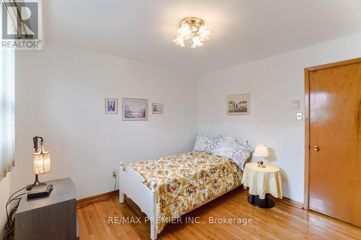 25 Bentworth Avenue, Toronto, Ontario  M6A 1P1 - Photo 17 - W12642976