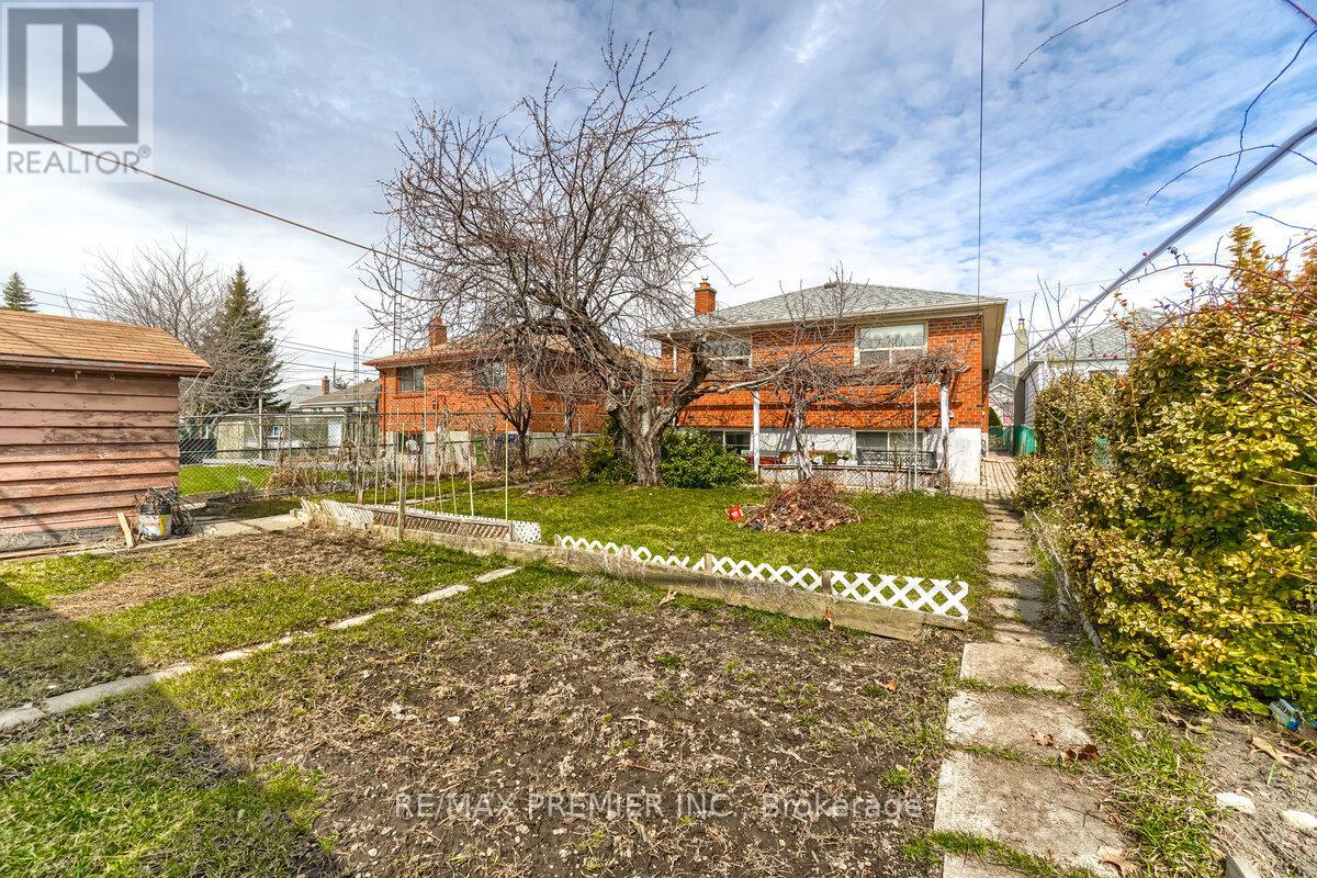 25 Bentworth Avenue, Toronto, Ontario  M6A 1P1 - Photo 25 - W12642976