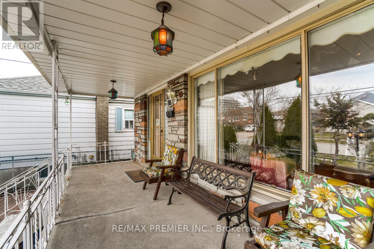 25 Bentworth Avenue, Toronto, Ontario  M6A 1P1 - Photo 4 - W12642976