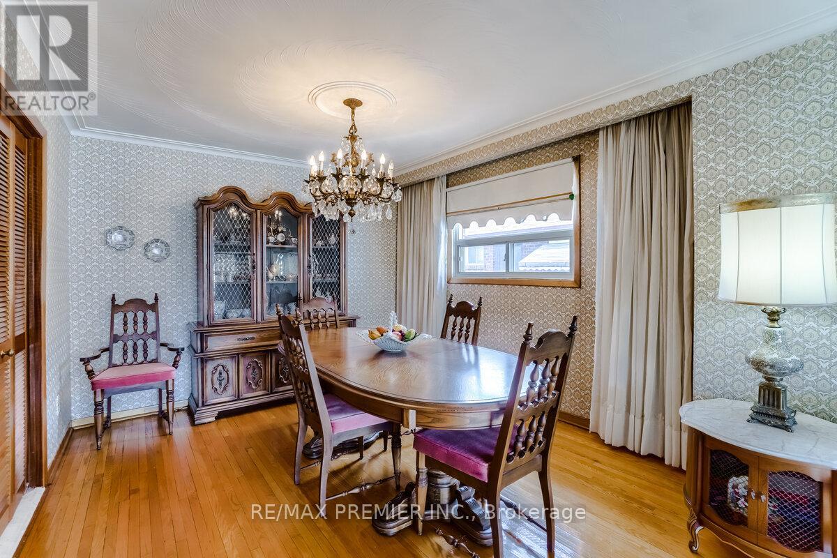 25 Bentworth Avenue, Toronto, Ontario  M6A 1P1 - Photo 9 - W12642976