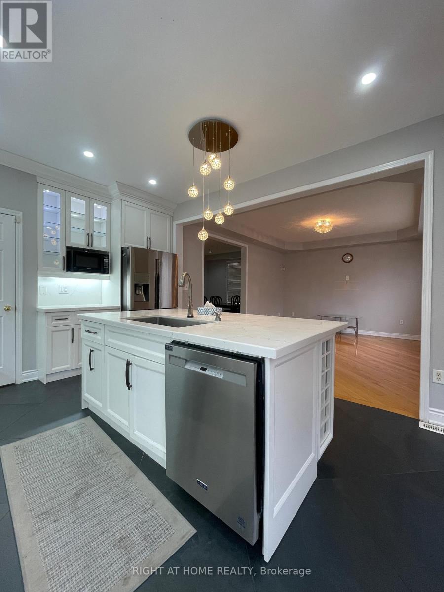 230 Fandango Drive, Brampton, Ontario  L6X 0M1 - Photo 11 - W12642992